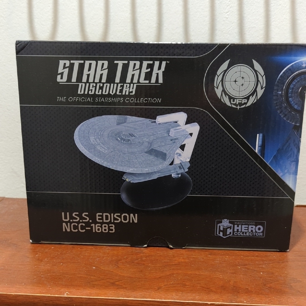 Star Trek Discovery U.S.S. Edison Sculpture - Silver